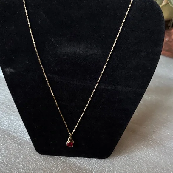 14 KT 18 “Gold Necklace with Ruby & 3 Small Diamonds - Picture 5 of 11